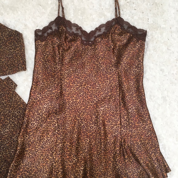 Vintage Victoria’s Secret Nightie and Sheer Robe Set Leopard Print L - Picture 8 of 16